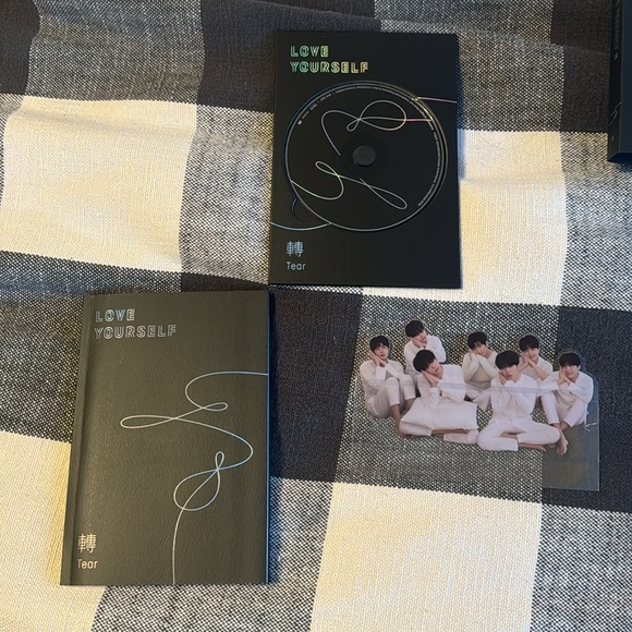 BTS Album - Love Yourself Tear (version y) - Picture 2 of 2